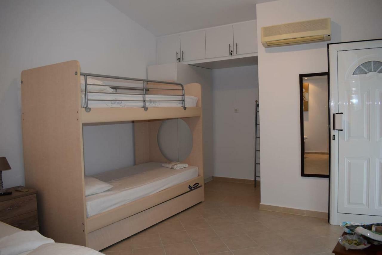 R Apartment Artémida Eksteriør bilde